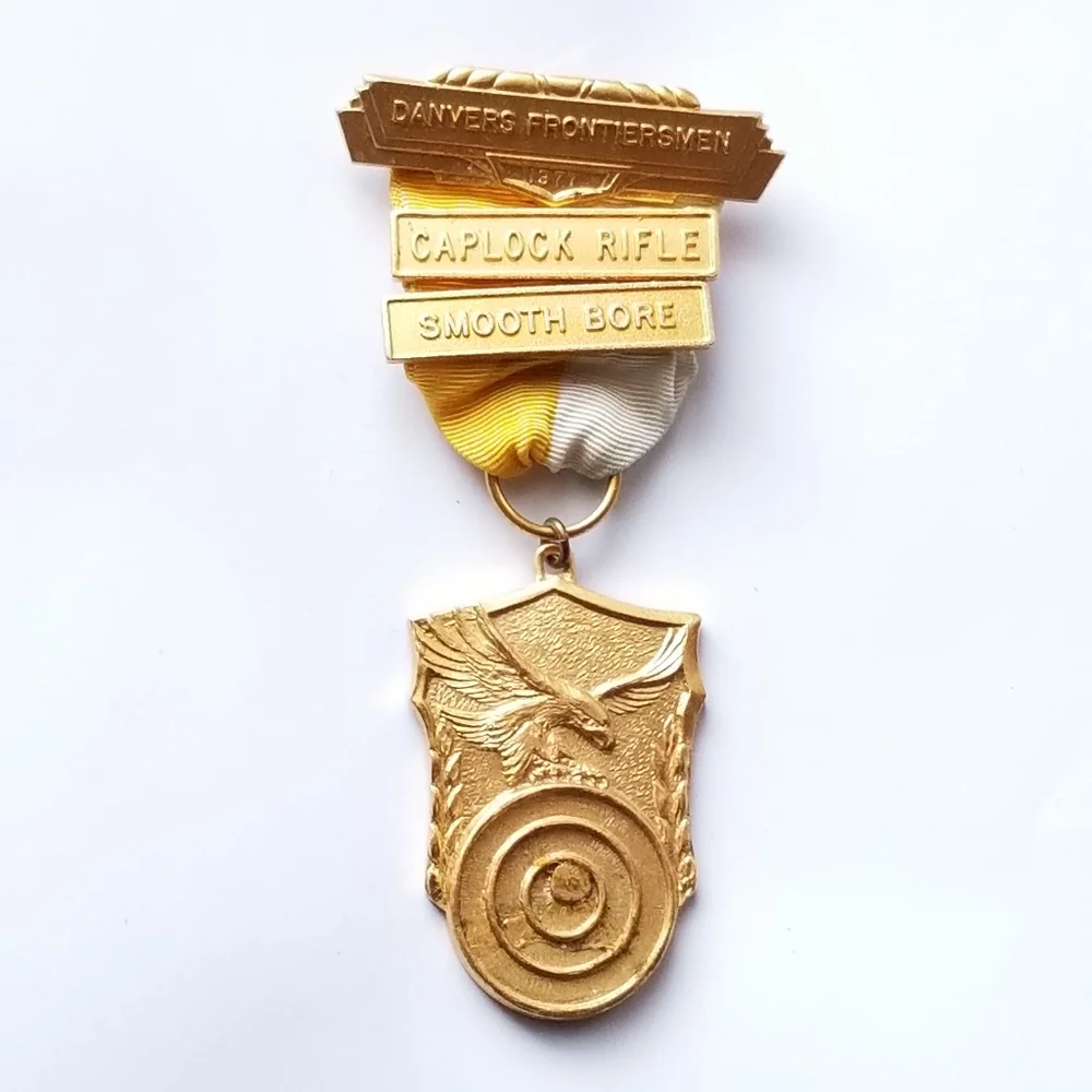 Vintage award medal pin Danvers Frontiersmen 1977 Caplock Rifle Smooth Bore